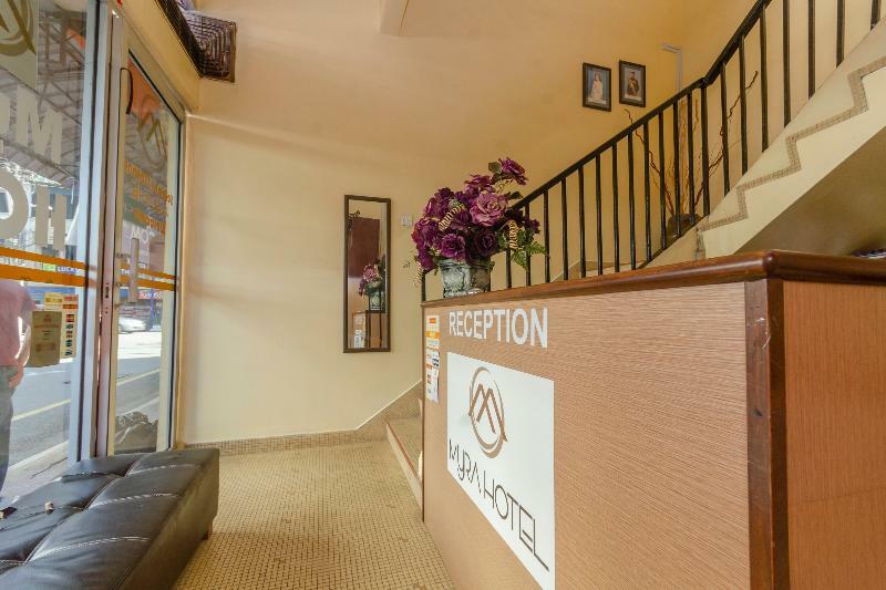 Oyo 703 Myra Hotel Мерсинг Екстериор снимка