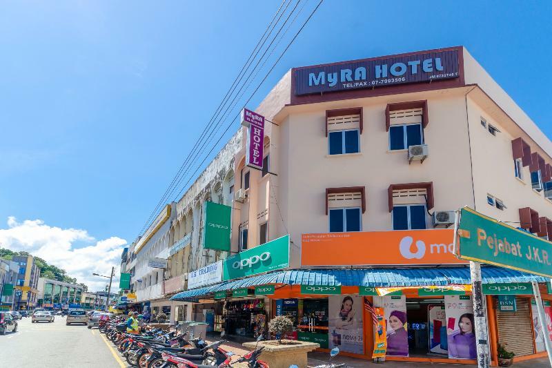 Oyo 703 Myra Hotel Мерсинг Екстериор снимка