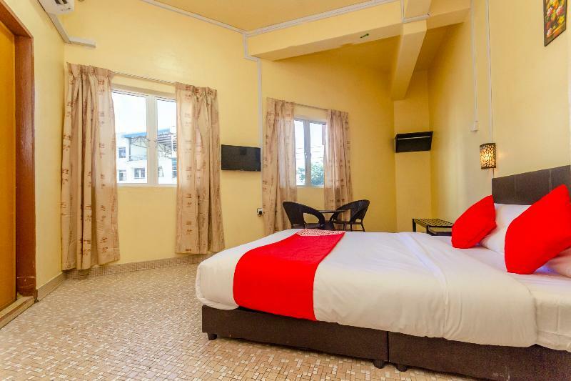 Oyo 703 Myra Hotel Мерсинг Екстериор снимка