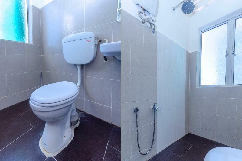 Oyo 703 Myra Hotel Мерсинг Екстериор снимка