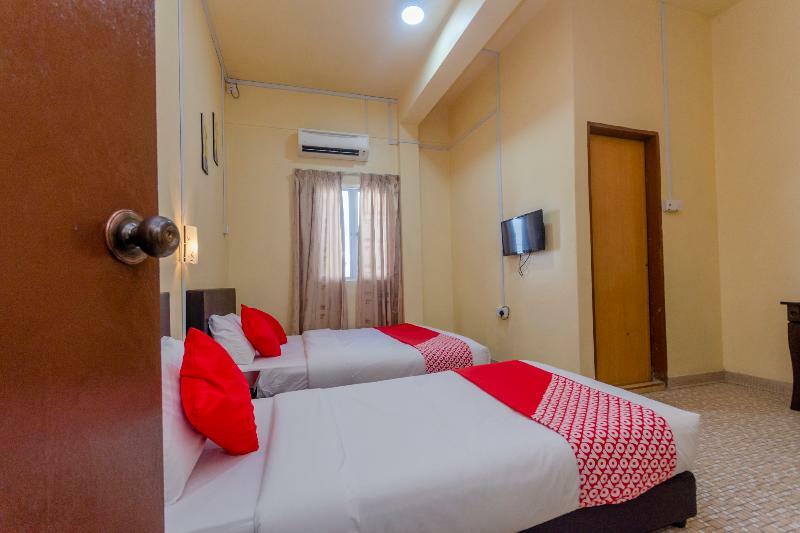 Oyo 703 Myra Hotel Мерсинг Екстериор снимка
