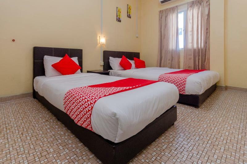 Oyo 703 Myra Hotel Мерсинг Екстериор снимка