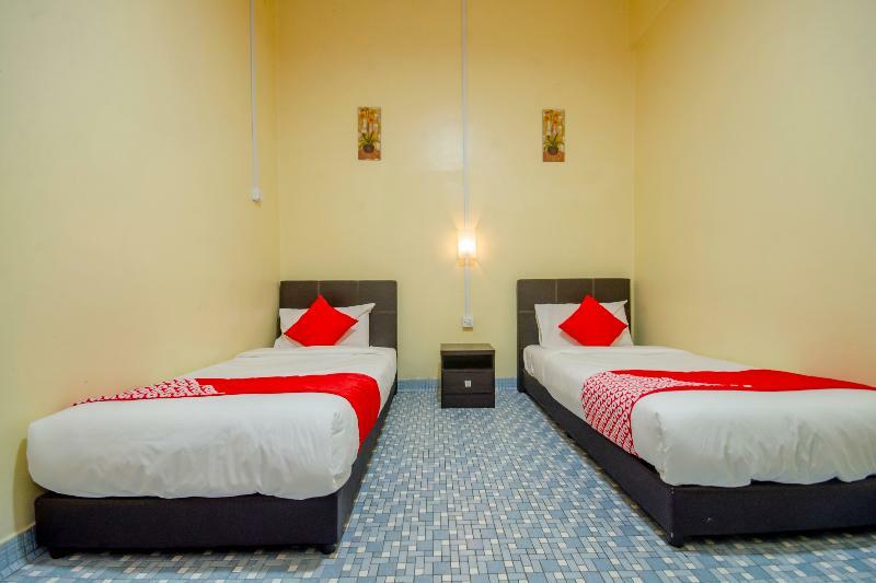 Oyo 703 Myra Hotel Мерсинг Екстериор снимка