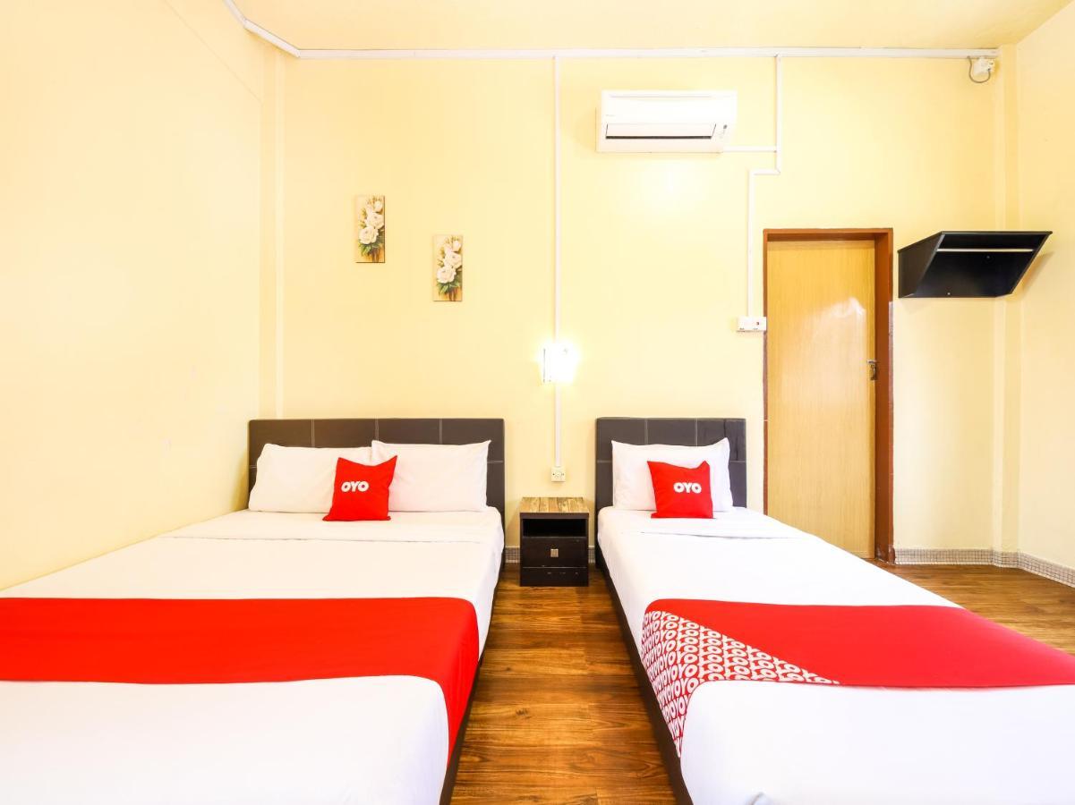 Oyo 703 Myra Hotel Мерсинг Екстериор снимка