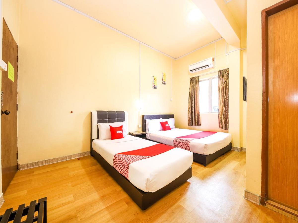 Oyo 703 Myra Hotel Мерсинг Екстериор снимка