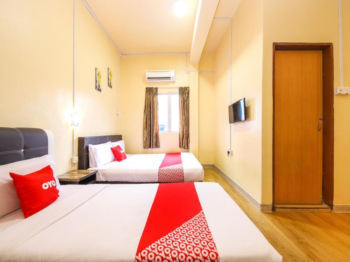 Oyo 703 Myra Hotel Мерсинг Екстериор снимка