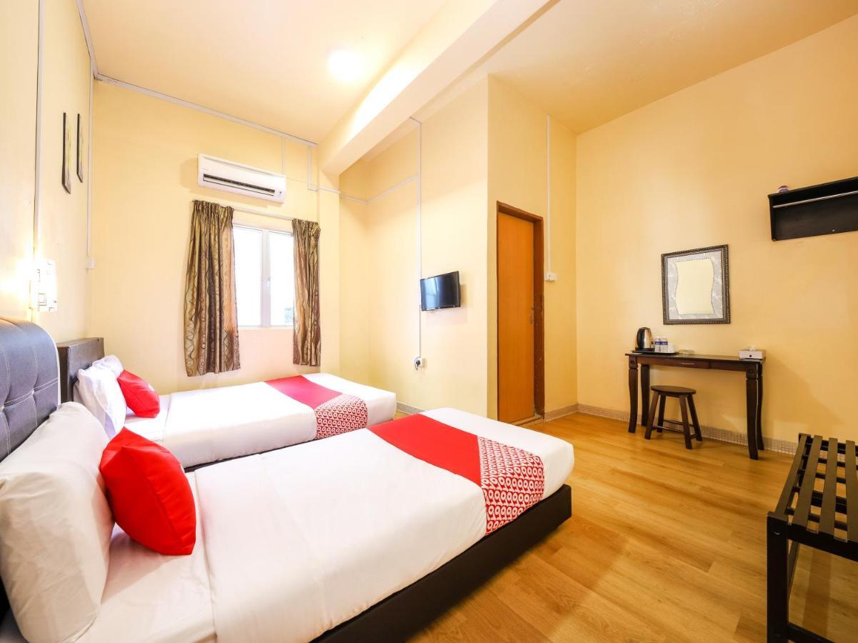Oyo 703 Myra Hotel Мерсинг Екстериор снимка